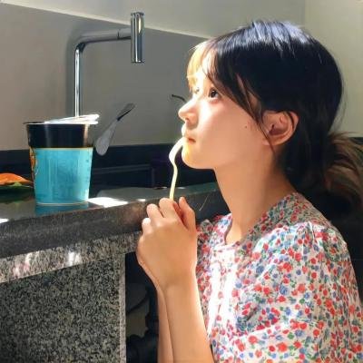 只在那里发光